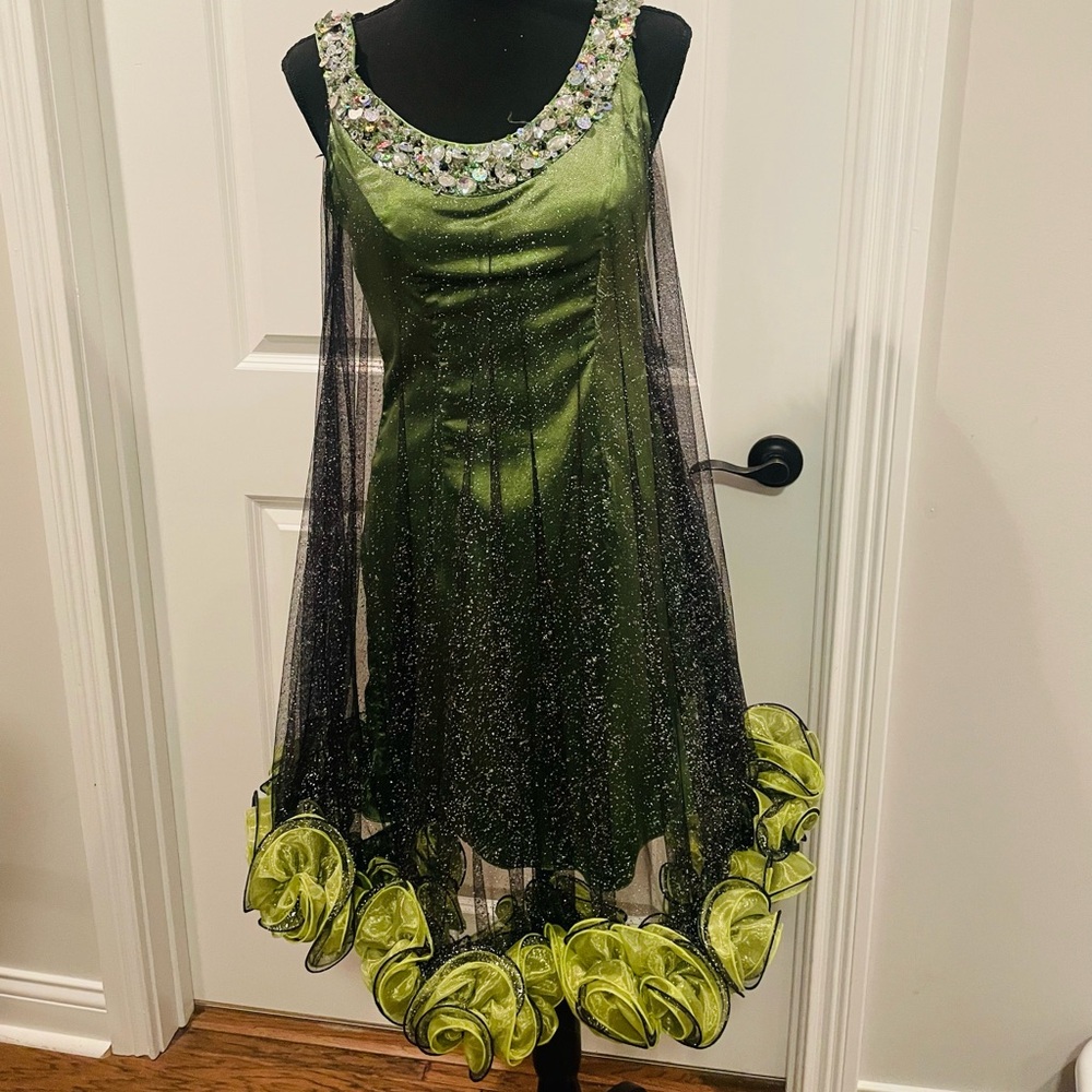 Max Duggal green dress, size 4